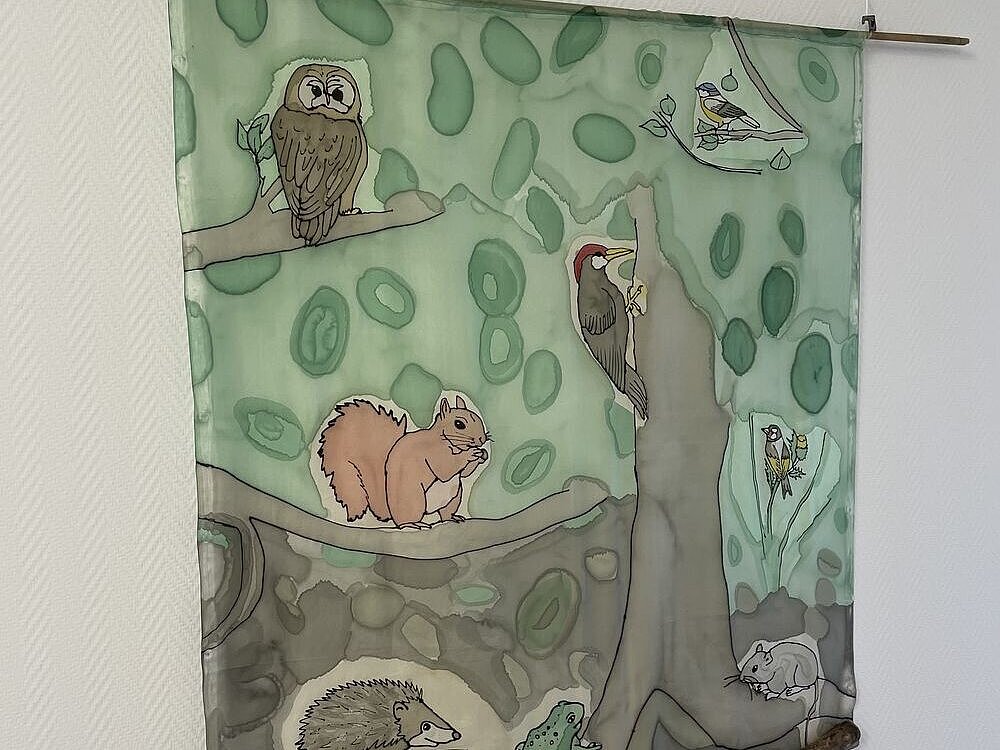 Seidenbild erstellt von den Bewohnern und Mitarbeitern des Kreativitätskreis der Pflegeeinrichtung im Kurhaus am Park