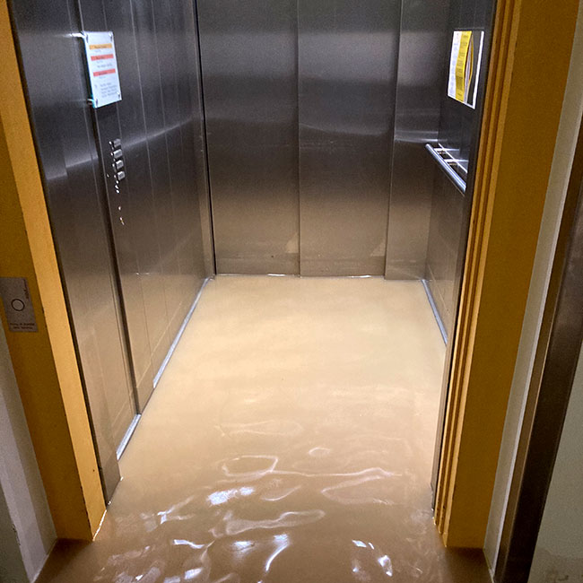 Foto: Starkregen in Hennef - auch der Kurhaus Fahrstuhl stand unter Wasser